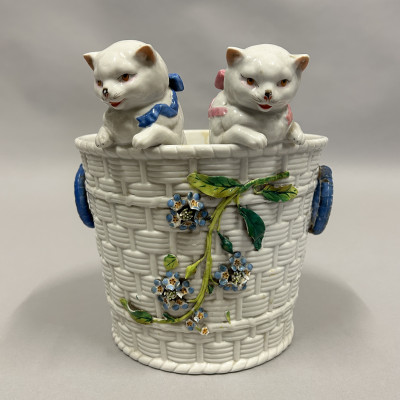 Porcelánový květináč koťátka