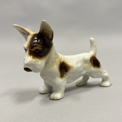 Pes teriér porcelánová soška